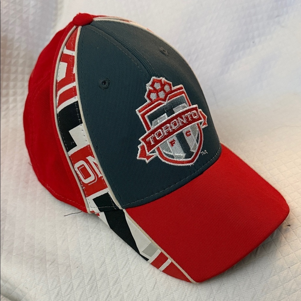⚽ LIKE NEW Toronto FC (TFC) MLS Soccer Cap - Red/Grey/Black Graphic